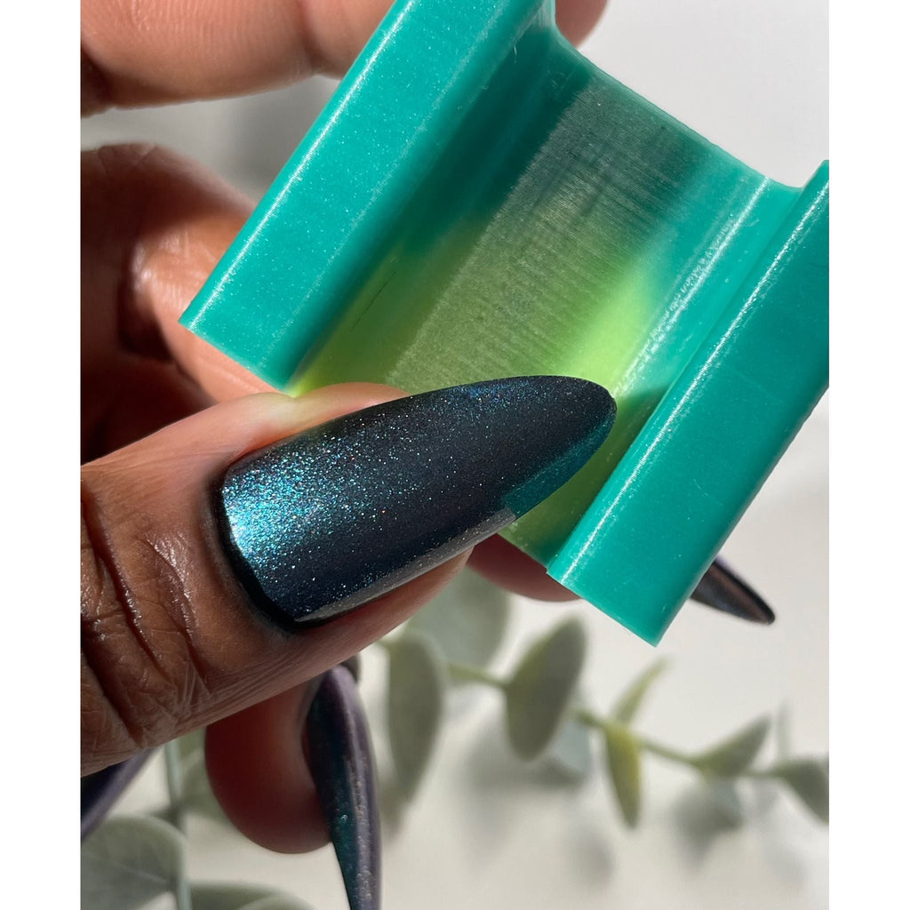Raven Lacquer | Thermal Velvet Magnet